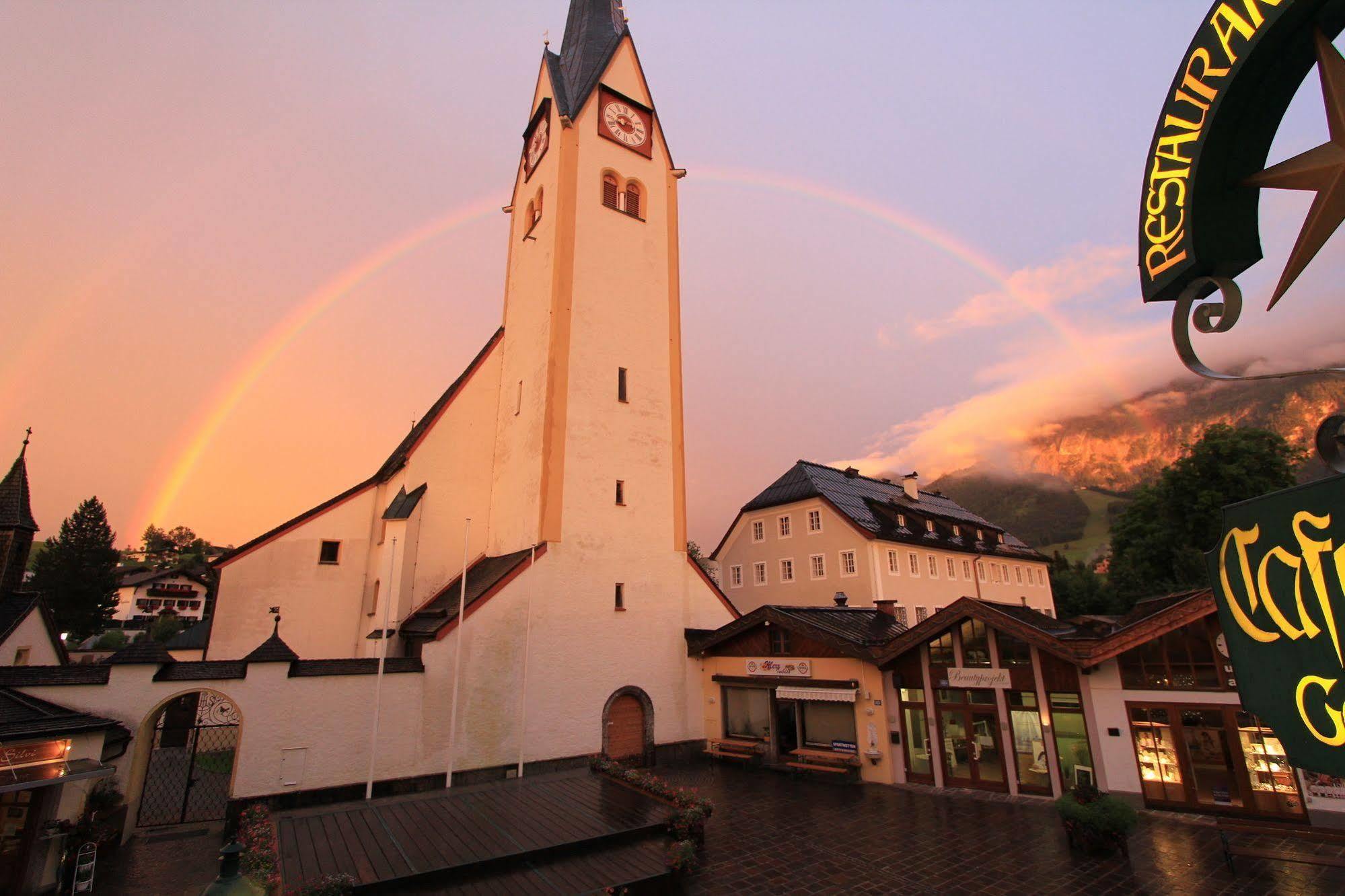 Hotel Goldener Stern Abtenau Exterior photo