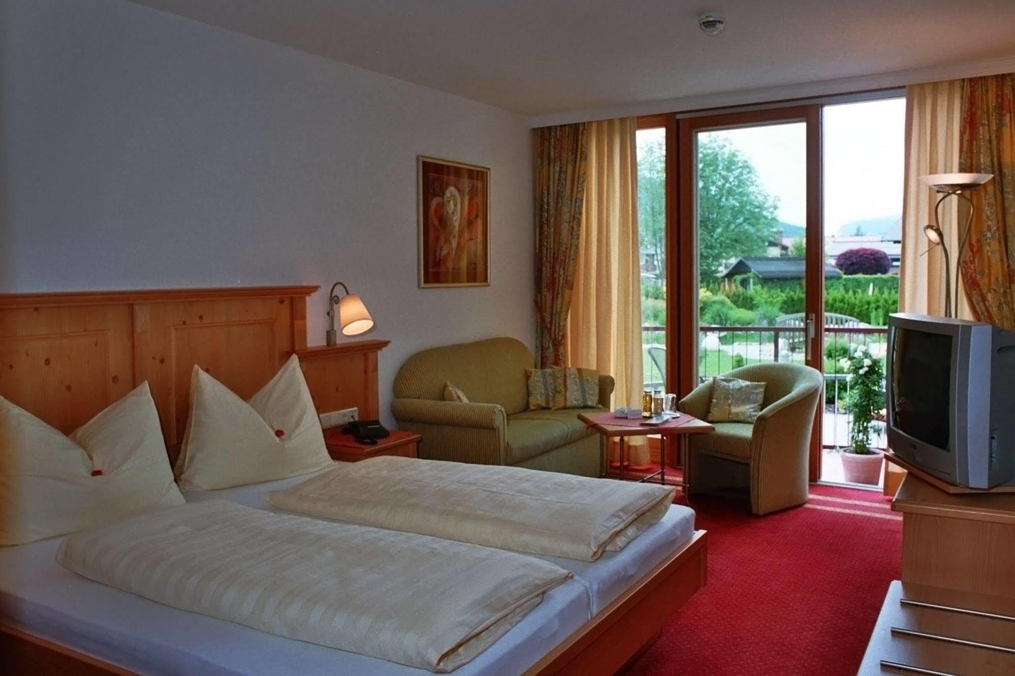 Hotel Goldener Stern Abtenau Exterior photo